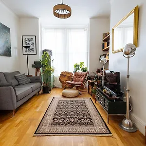 https://unique-private-apartment-w-easy-access-to-central-london.brighton-hotels-england.com